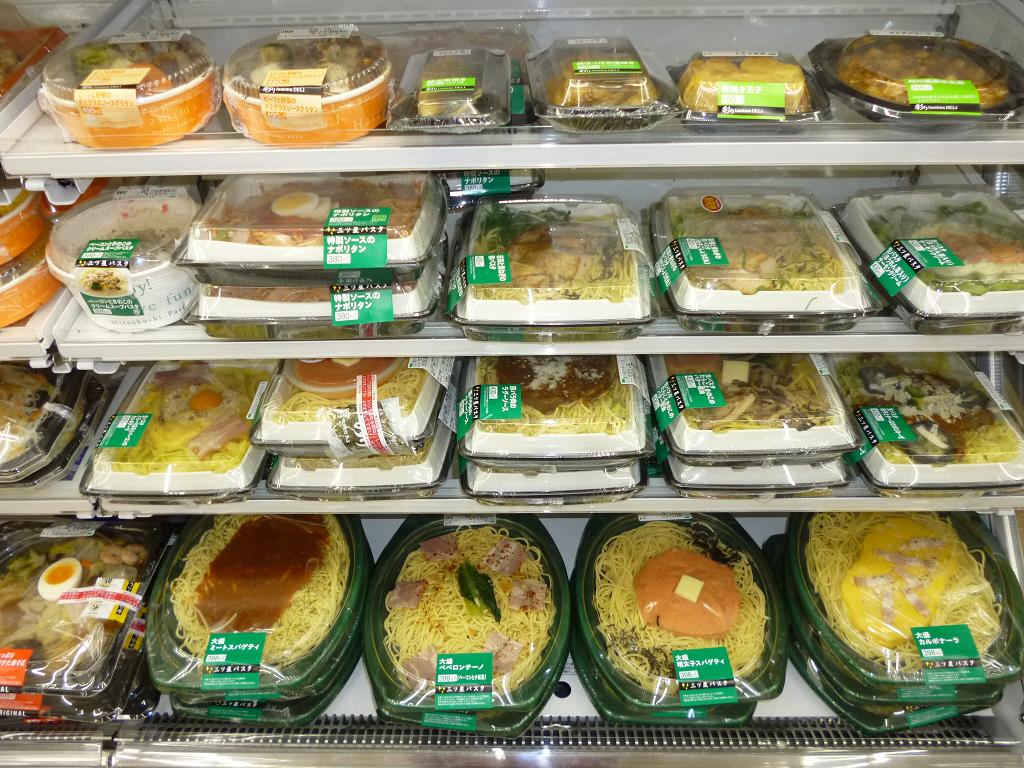 ファミリーマート　サクマ葛西駅店