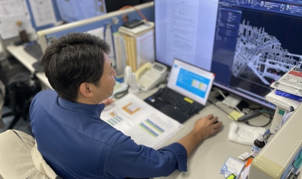 出社、メール確認、設計業務に関するデスクワークを進めます